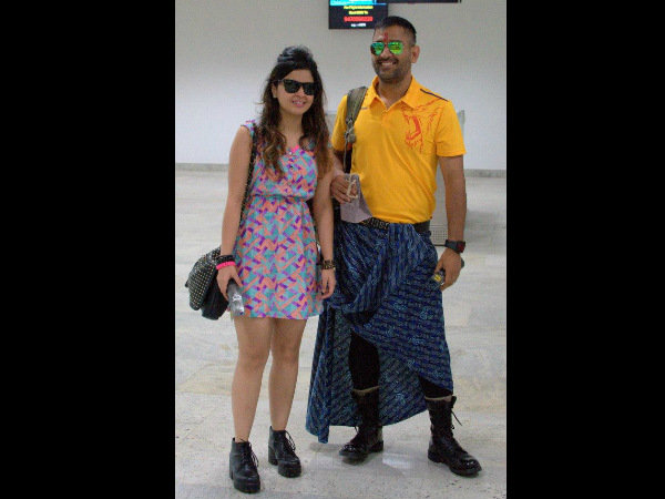 സാക്ഷിക്കൊപ്പം