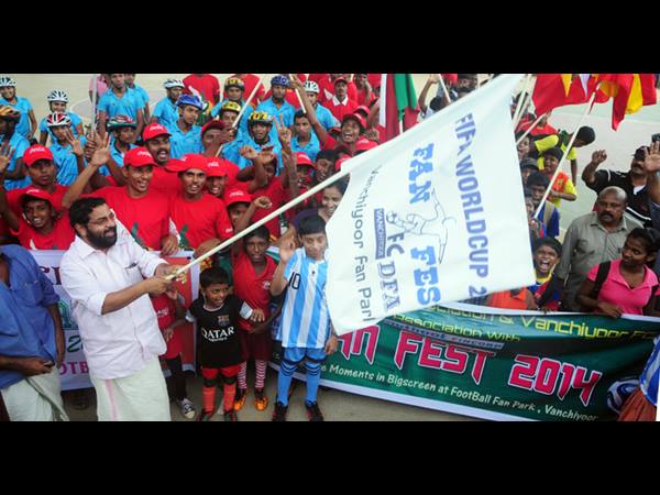 ഫുട്ബോളിനെന്ത് രാഷ്ട്രീയം