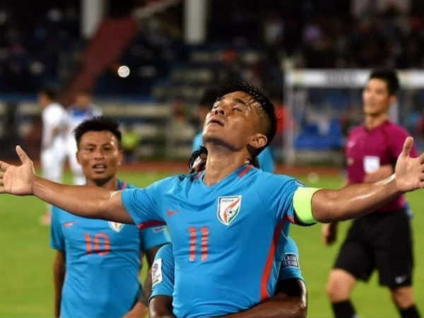 ഇന്ത്യ 100നുള്ളില് തുടരുന്നു