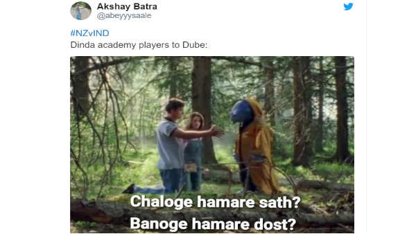 ദിന്ഡ അക്കാഡമിയിലെ താരങ്ങള് ദുബെയോട്