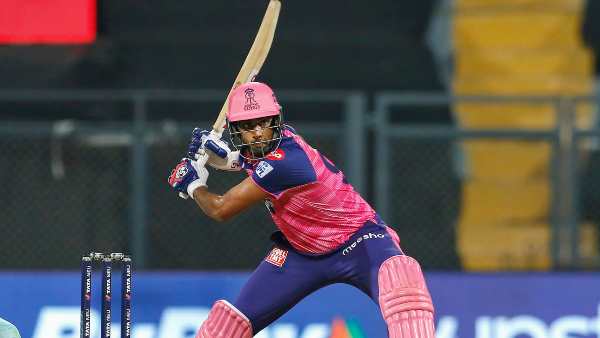 IPL 2022: റിട്ടയേര്ഡ് ഔട്ട് അശ്വിന്റെ സ്വന്തം തീരുമാനമോ? അല്ലെന്നു സഞ്ജു! 4 ashwinbatting 1649652613